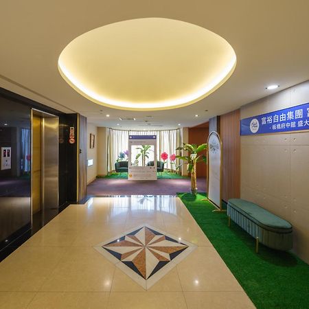 Rich & Free Hotel - Fuzhong 富逸旅趣-板橋府中館 Taipéi Exterior foto