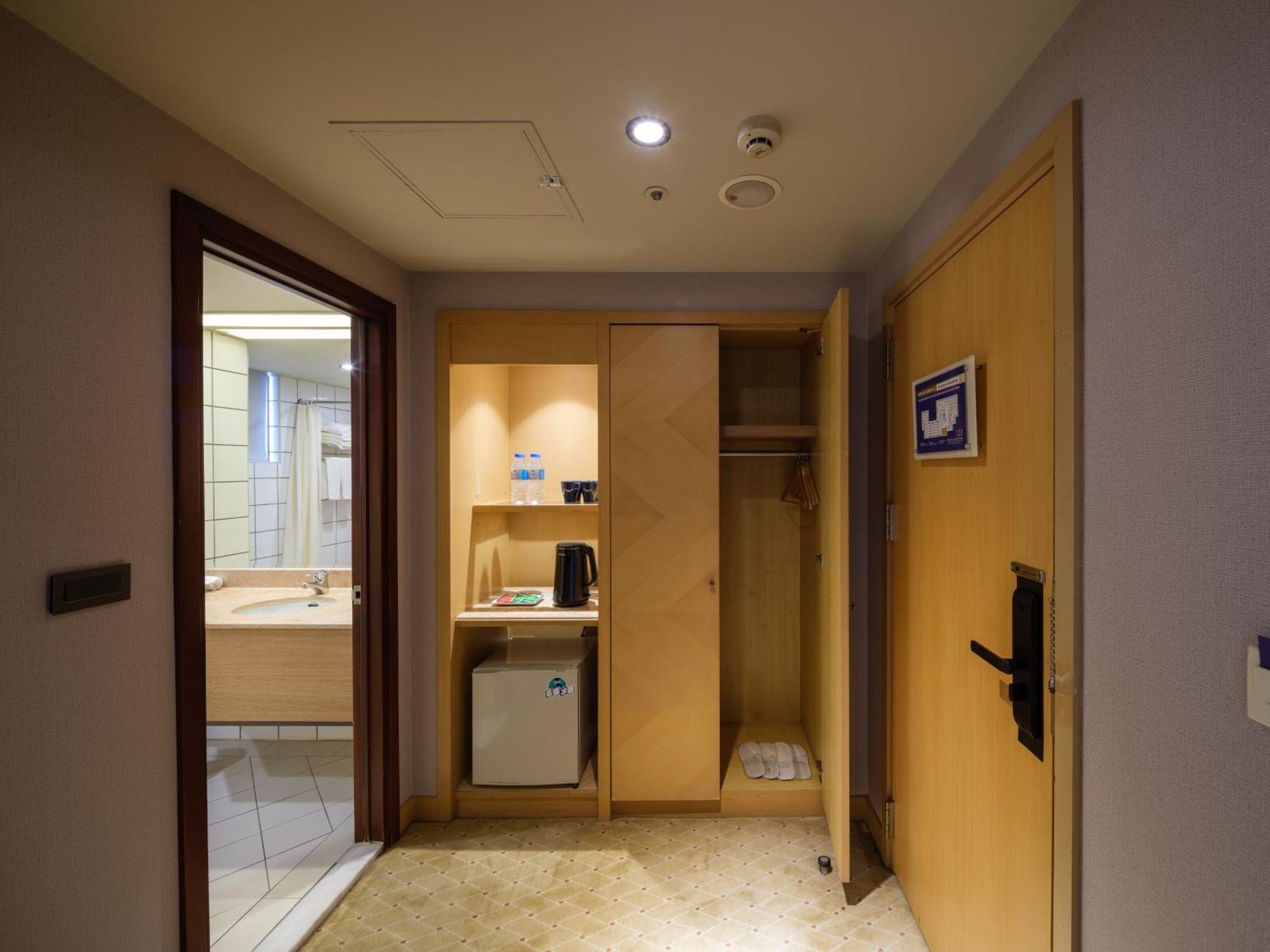 Rich & Free Hotel - Fuzhong 富逸旅趣-板橋府中館 Taipéi Exterior foto