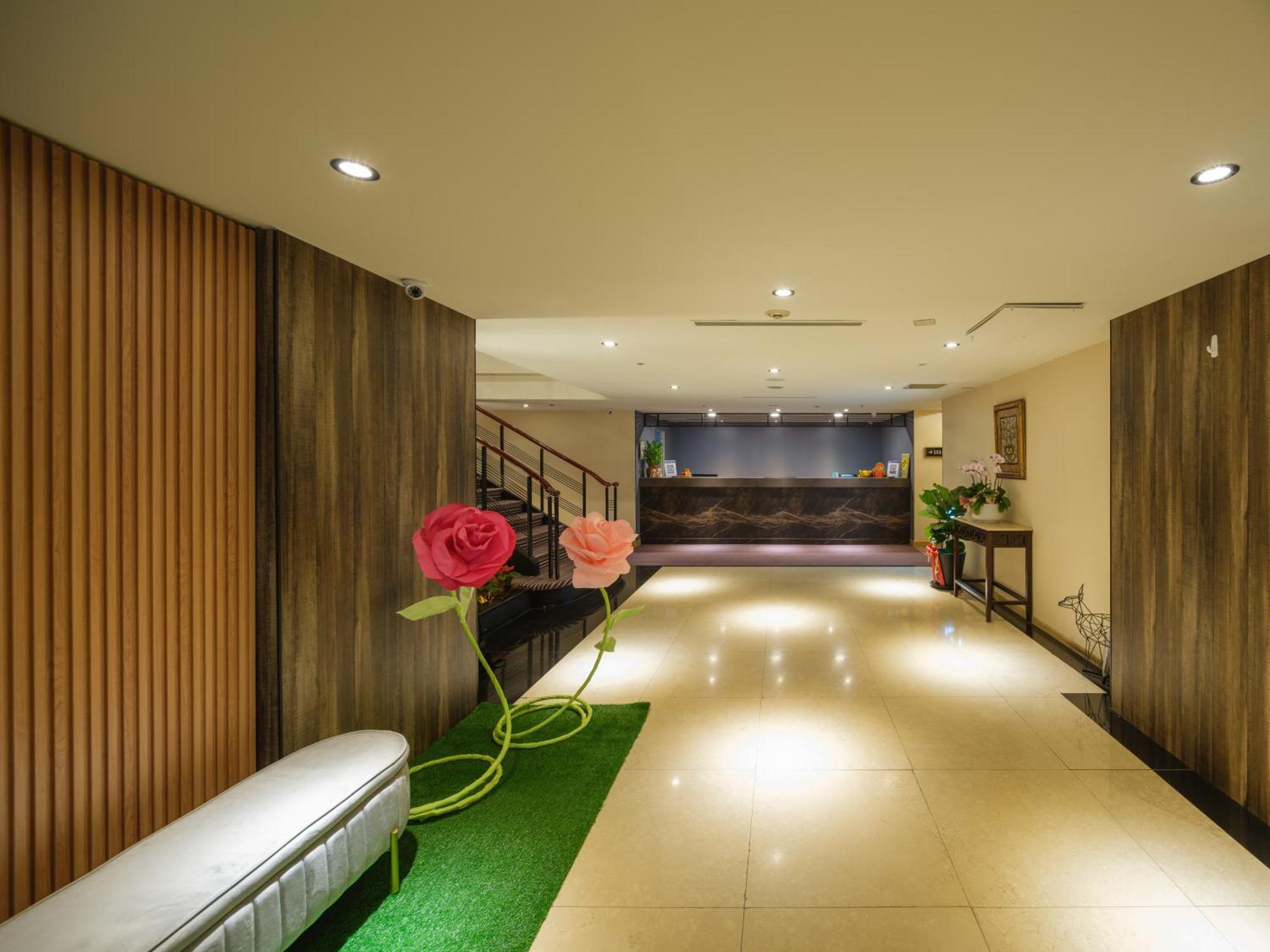 Rich & Free Hotel - Fuzhong 富逸旅趣-板橋府中館 Taipéi Exterior foto