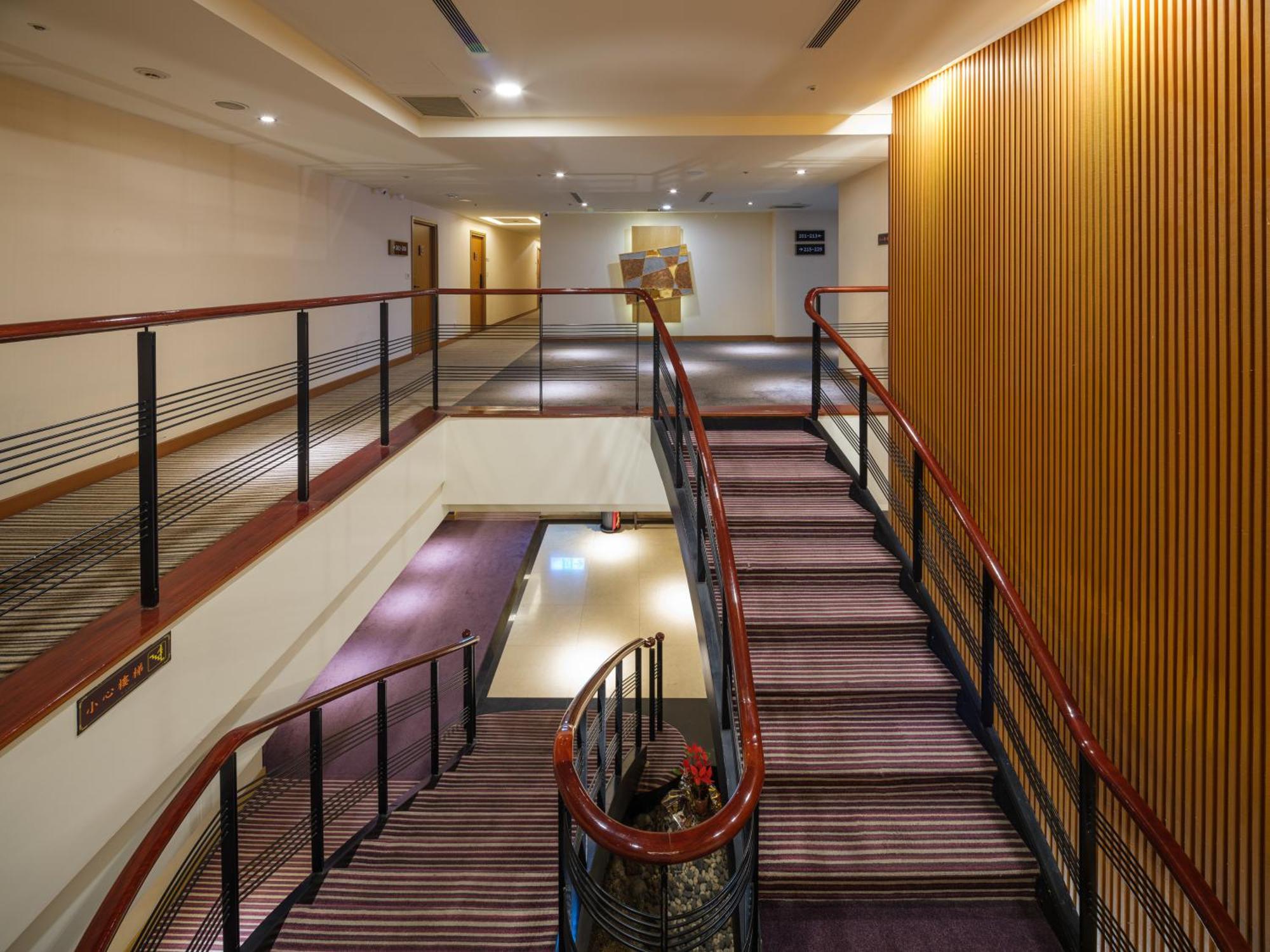 Rich & Free Hotel - Fuzhong 富逸旅趣-板橋府中館 Taipéi Exterior foto