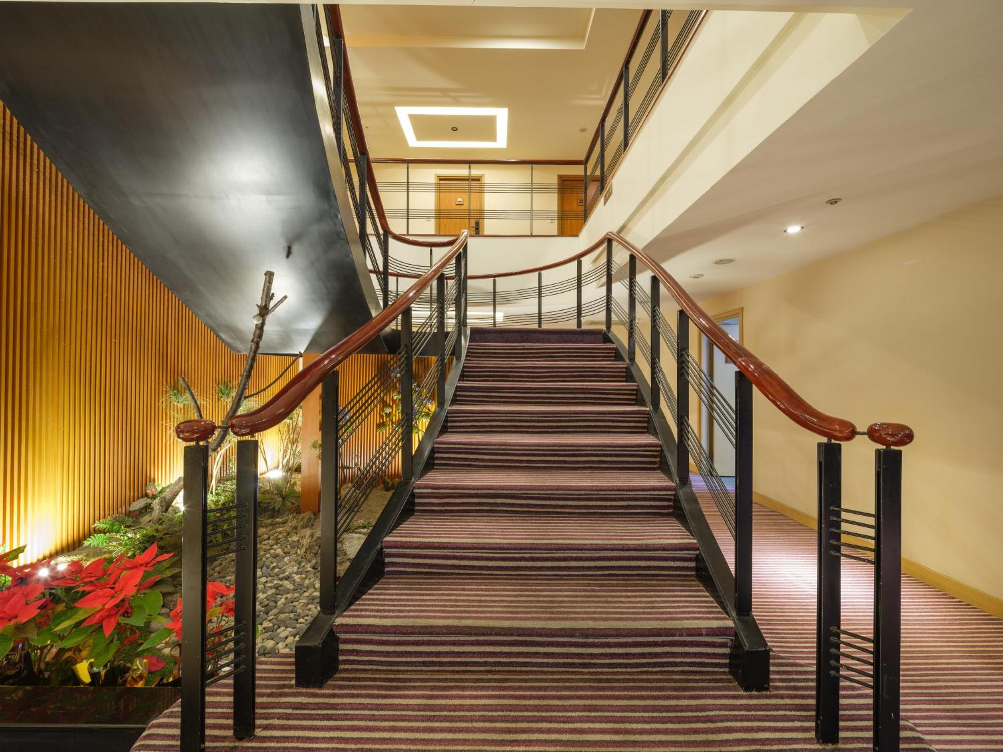 Rich & Free Hotel - Fuzhong 富逸旅趣-板橋府中館 Taipéi Exterior foto