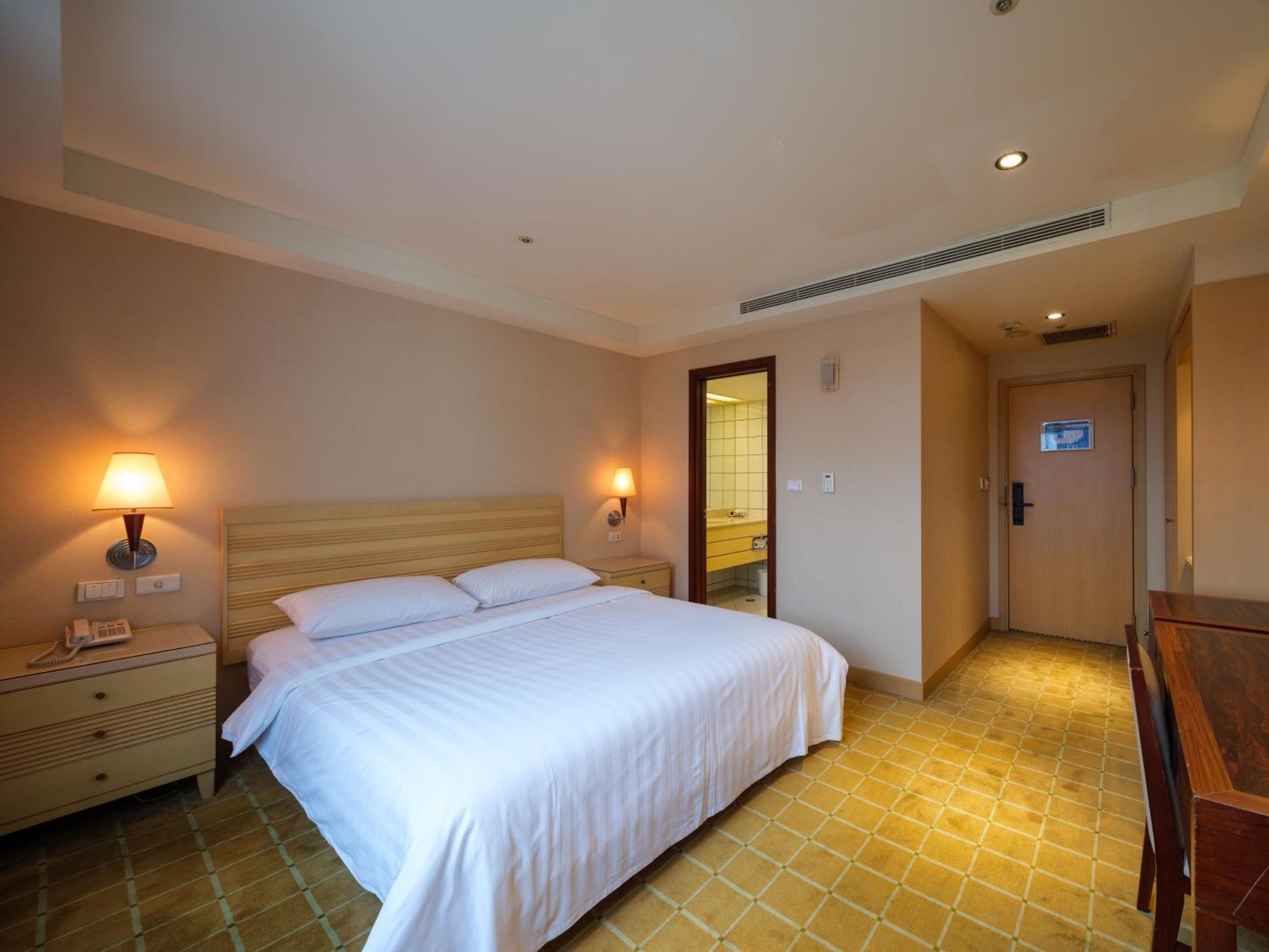 Rich & Free Hotel - Fuzhong 富逸旅趣-板橋府中館 Taipéi Exterior foto