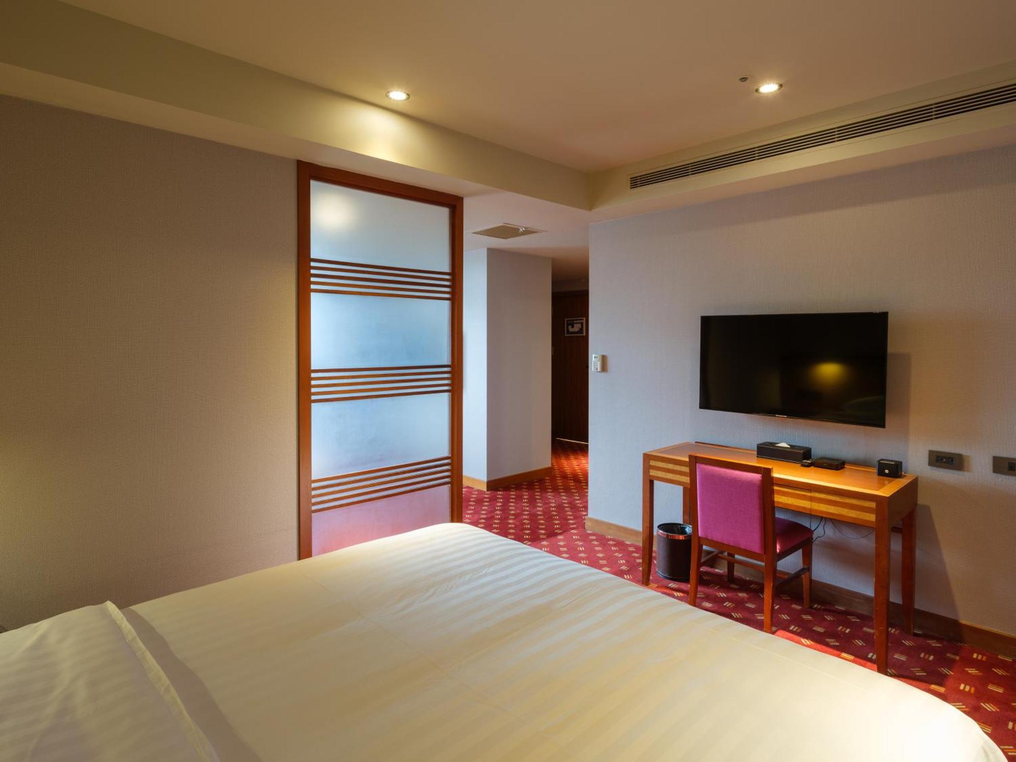 Rich & Free Hotel - Fuzhong 富逸旅趣-板橋府中館 Taipéi Exterior foto