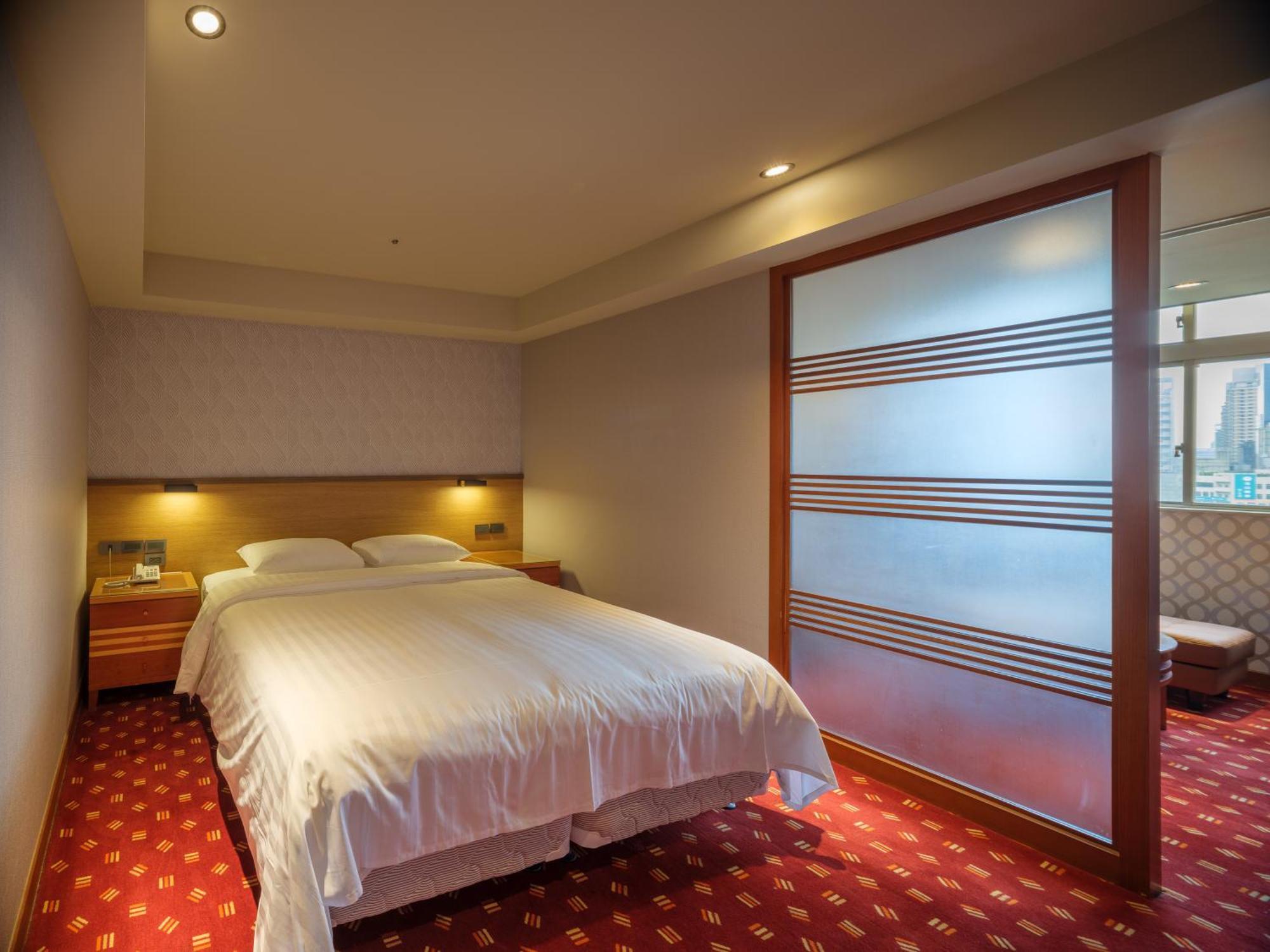Rich & Free Hotel - Fuzhong 富逸旅趣-板橋府中館 Taipéi Exterior foto