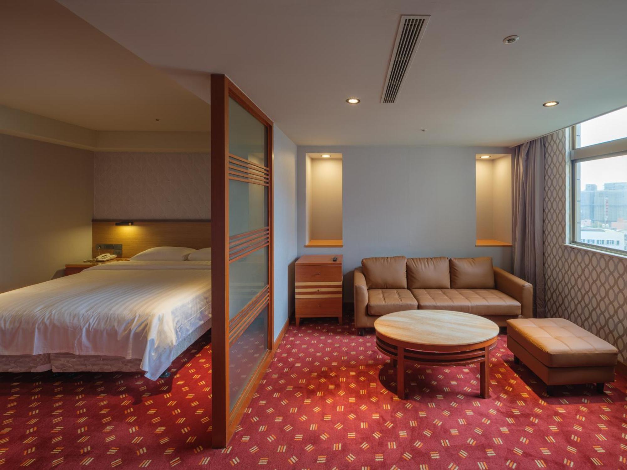 Rich & Free Hotel - Fuzhong 富逸旅趣-板橋府中館 Taipéi Exterior foto